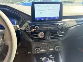 Ford Kuga (2021) thumbnail 4