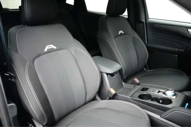 Ford Kuga (2025) thumbnail 4