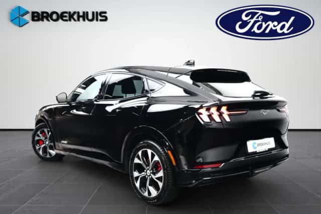 Ford Mustang Mach-E (2024) thumbnail 3