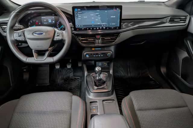 Ford Focus (2023) thumbnail 3