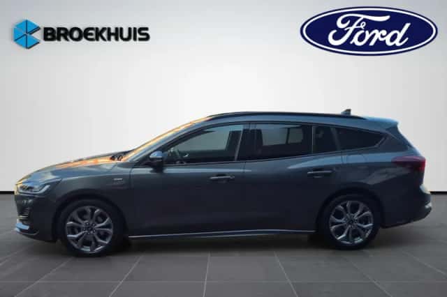 Ford Focus (2023) thumbnail 3
