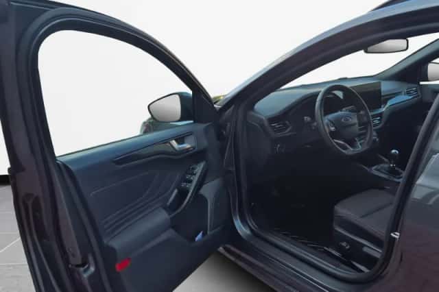 Ford Focus (2023) thumbnail 6