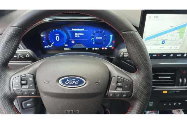 Ford Focus (2023) thumbnail 3