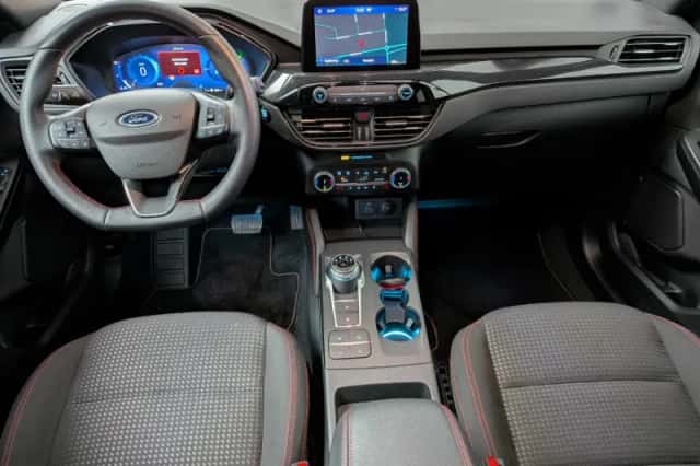 Ford Kuga (2024) thumbnail 4