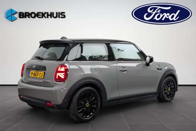 MINI Electric (2022) thumbnail 2