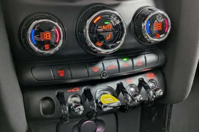 MINI Electric (2022) thumbnail 5