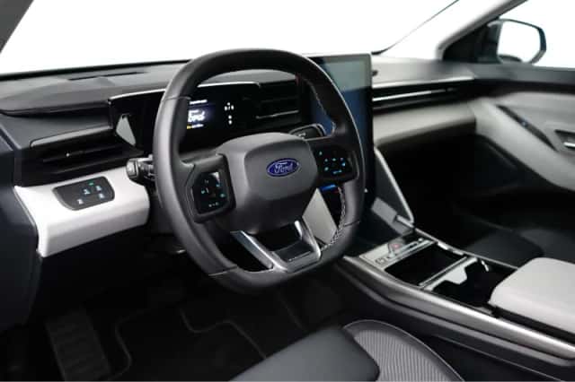 Ford Explorer (2024) thumbnail 4
