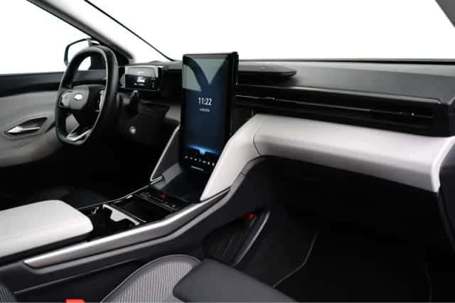 Ford Explorer (2024) thumbnail 6