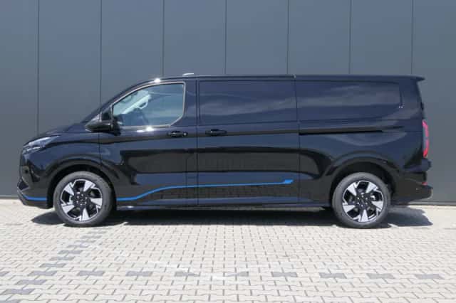 Ford Transit Custom (2025) thumbnail 2