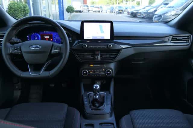Ford Focus (2021) thumbnail 4