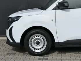 Ford Transit Courier (2024) thumbnail 22