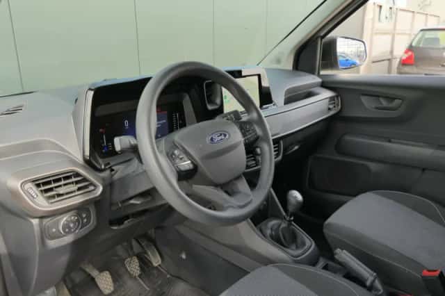 Ford Transit Courier (2024) thumbnail 5