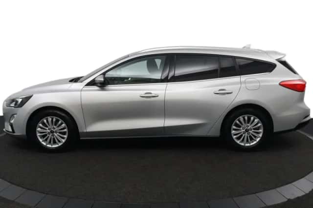 Ford Focus (2021) thumbnail 2