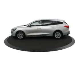 Ford Focus (2021) thumbnail 2