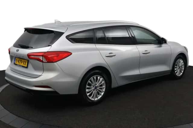 Ford Focus (2021) thumbnail 3