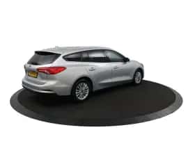 Ford Focus (2021) thumbnail 3