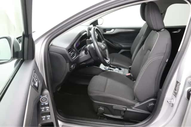 Ford Focus (2021) thumbnail 6