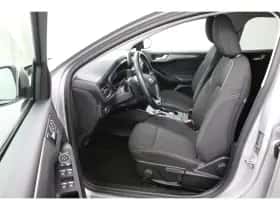 Ford Focus (2021) thumbnail 6