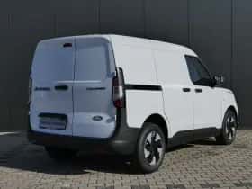 Ford E-Transit Courier (2026) thumbnail 4