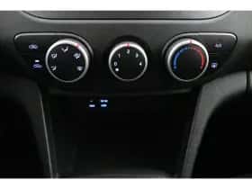Hyundai i10 (2019) thumbnail 9