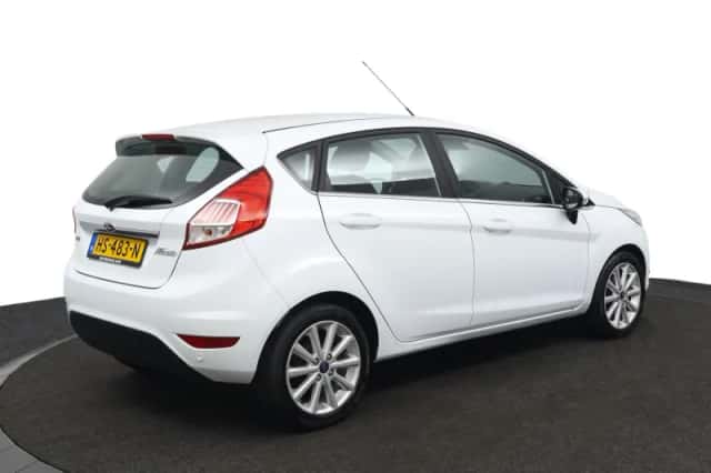 Ford Fiesta (2016) thumbnail 3