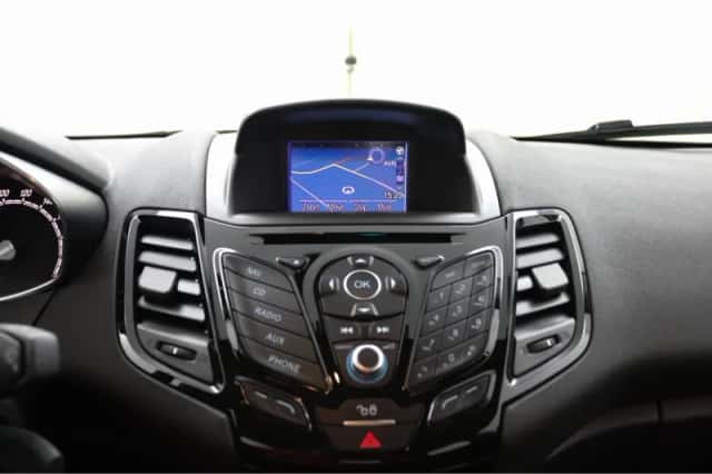 Ford Fiesta (2016) thumbnail 5