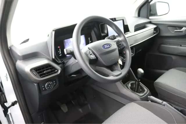 Ford Transit Courier (2024) thumbnail 5