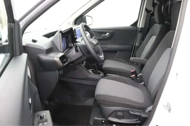 Ford Transit Courier (2024) thumbnail 6
