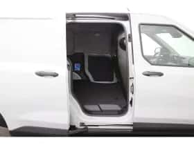 Ford Transit Courier (2024) thumbnail 11