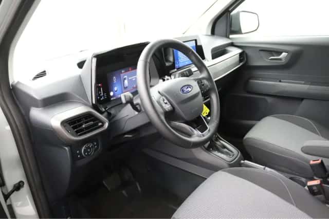 Ford Transit Courier (2024) thumbnail 5