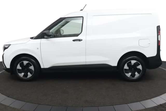 Ford E-Transit Courier (2026) thumbnail 2