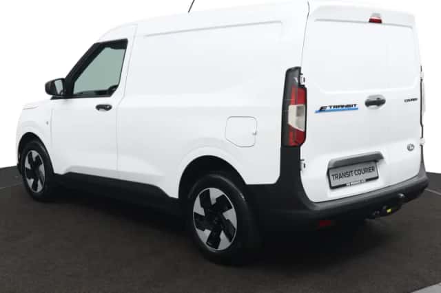 Ford E-Transit Courier (2026) thumbnail 3