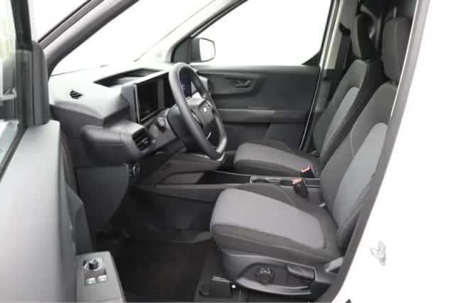 Ford E-Transit Courier (2026) thumbnail 6