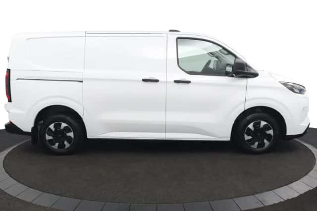 Ford E-Transit Custom (2026) thumbnail 3
