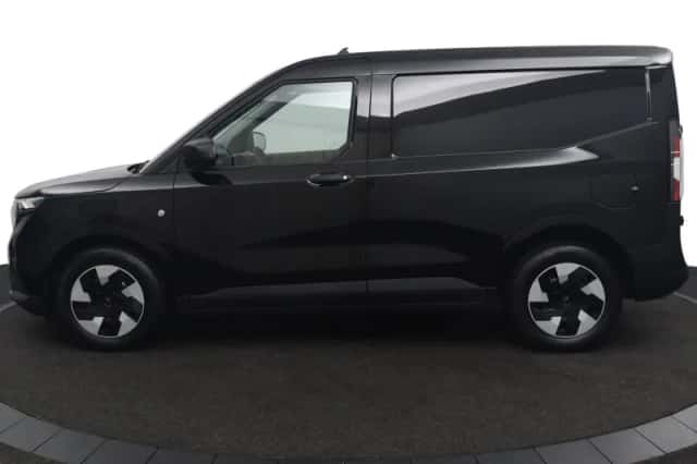 Ford E-Transit Courier (2025) thumbnail 2