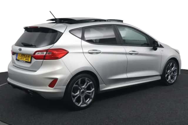 Ford Fiesta (2021) thumbnail 3