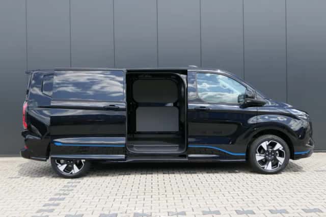 Ford E-Transit Custom (2026) thumbnail 3