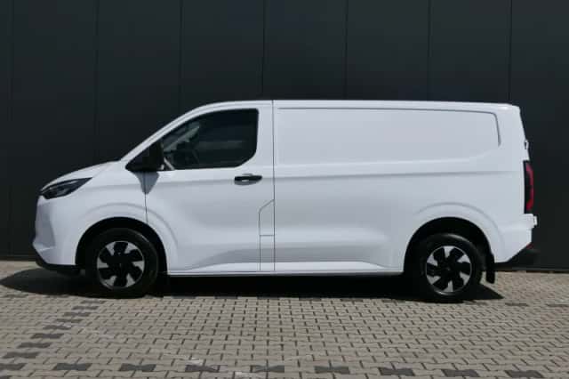 Ford E-Transit Custom (2026) thumbnail 2