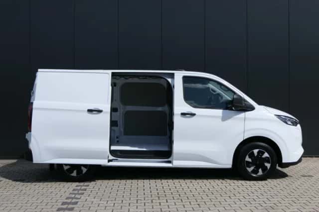 Ford E-Transit Custom (2026) thumbnail 3