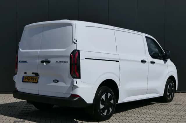 Ford E-Transit Custom (2026) thumbnail 4