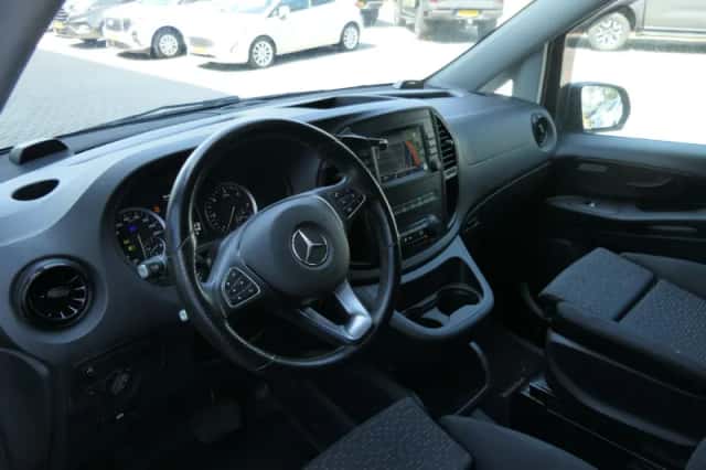 Mercedes-Benz Vito (2022) thumbnail 5