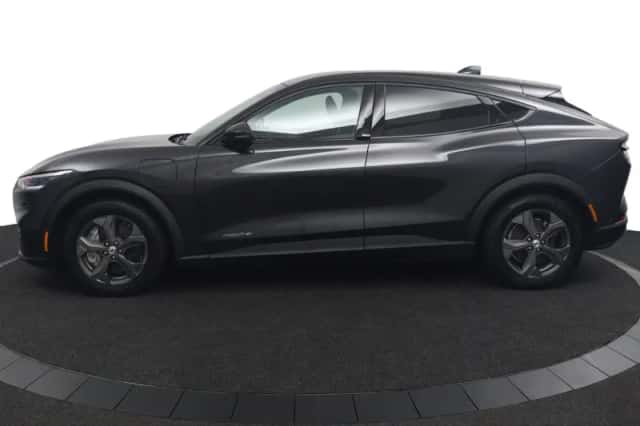 Ford Mustang Mach-E (2022) thumbnail 2