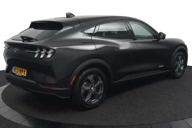 Ford Mustang Mach-E (2022) thumbnail 3