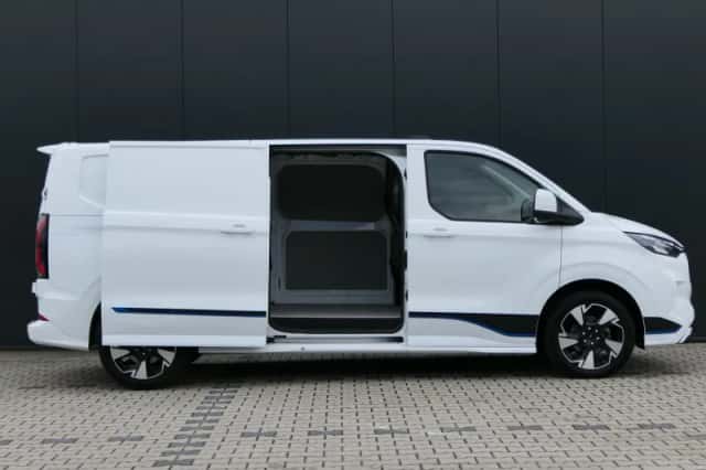 Ford Transit Custom (2024) thumbnail 3