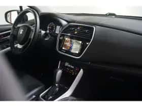 Suzuki S-Cross (2020) thumbnail 8