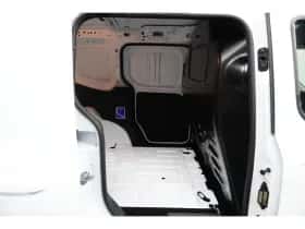 Ford Transit Courier (2024) thumbnail 13