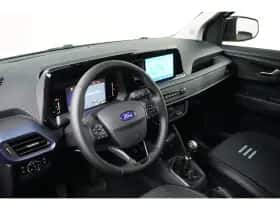 Ford Transit Courier (2024) thumbnail 17