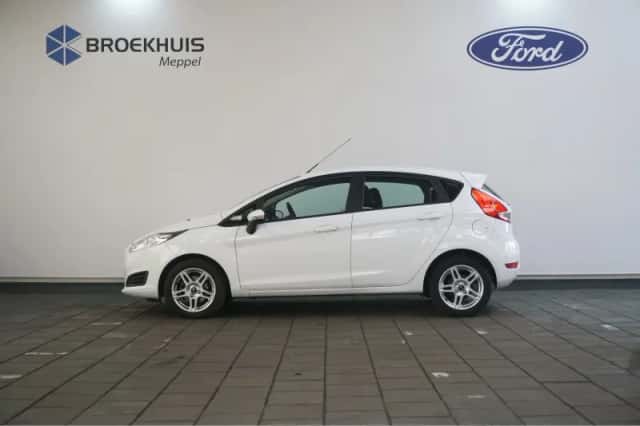 Ford Fiesta (2016) thumbnail 3