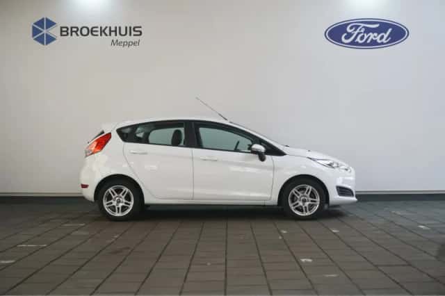 Ford Fiesta (2016) thumbnail 5