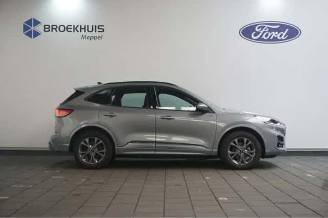 Ford Kuga (2023) thumbnail 6